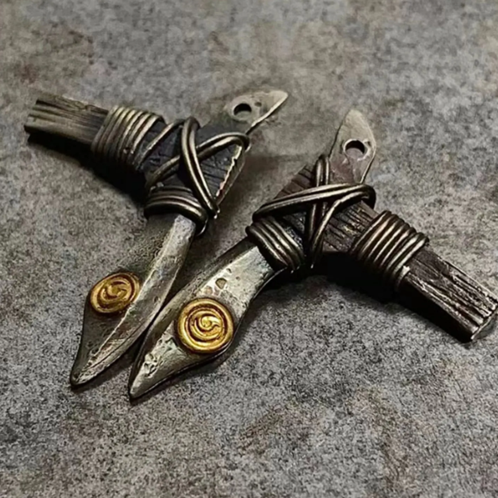 KA2700401_4.png Silver Dagger Guardian Talisman Pendant - Image 1