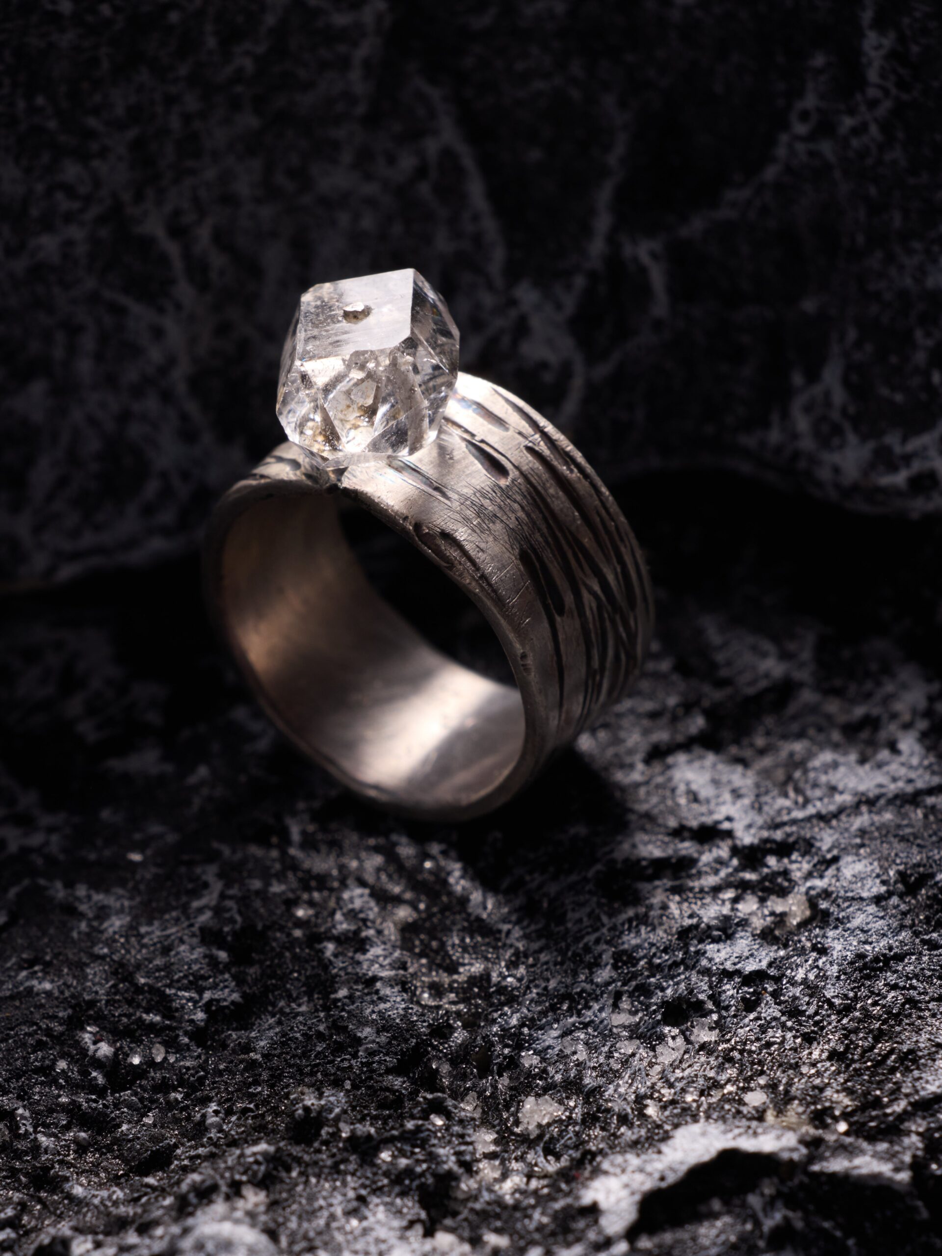 KD0201101_3.jpg Timeless Clarity Raw Quartz Ring - Image 1