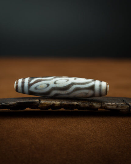 Dragon Eye Dzi Bead Pendant – Unique Nine-Eye Design for Spiritual Protection